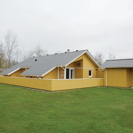 Three-bedroom Holiday Hemmet With A Fireplace 07